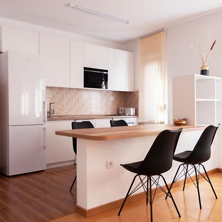 Lux Family Apartment Vidanovic Пирот Экстерьер фото